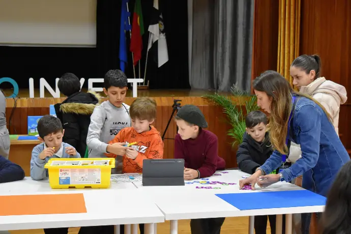 Alunos participando num workshop
